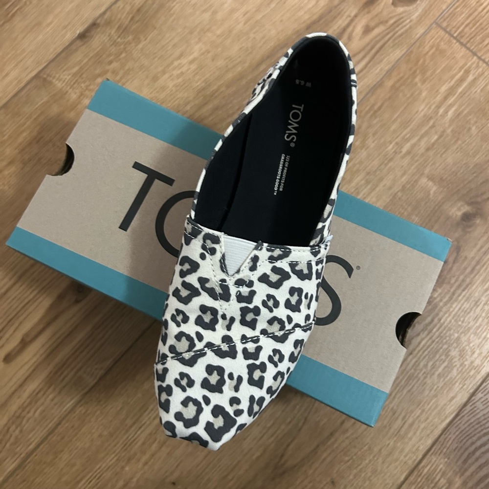 Toms alpargata snow leopard print 6.5 womens